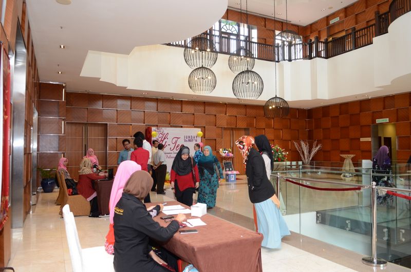 Hi tea alumni  14  026